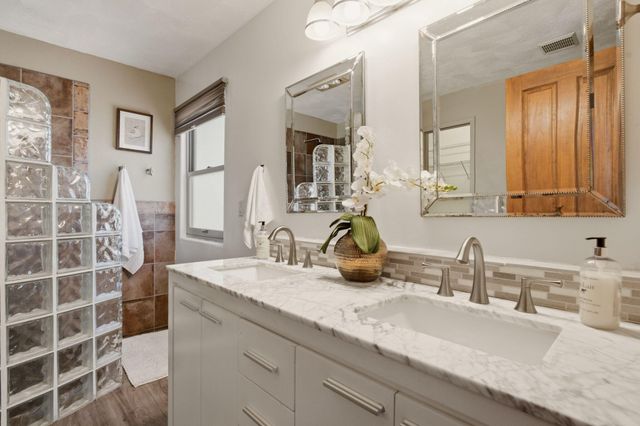 9633 De Vargas Loop NE, Albuquerque, NM 87109