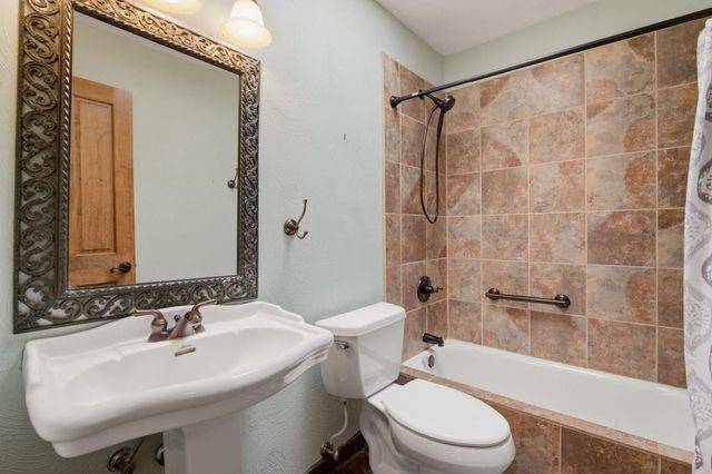 9633 De Vargas Loop NE, Albuquerque, NM 87109