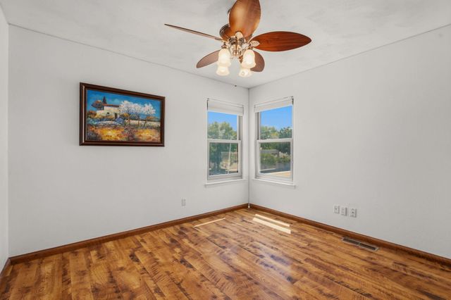 9633 De Vargas Loop NE, Albuquerque, NM 87109