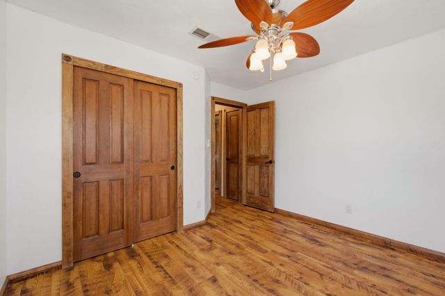 9633 De Vargas Loop NE, Albuquerque, NM 87109
