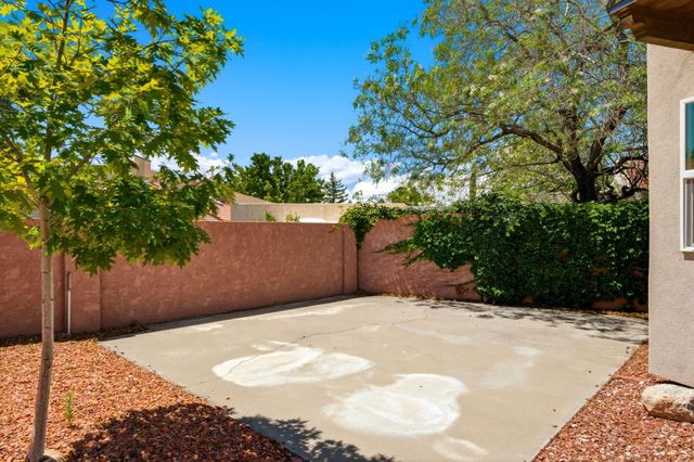 9633 De Vargas Loop NE, Albuquerque, NM 87109