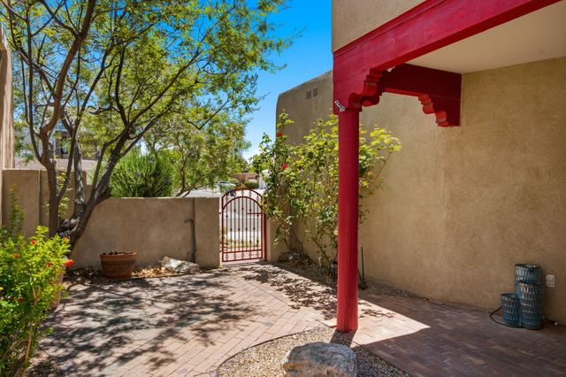 9633 De Vargas Loop NE, Albuquerque, NM 87109