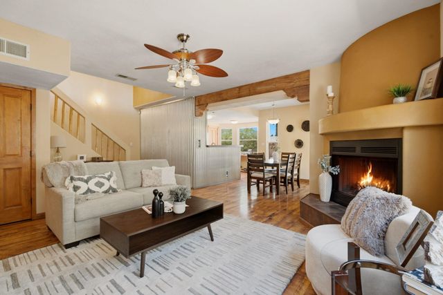 9633 De Vargas Loop NE, Albuquerque, NM 87109