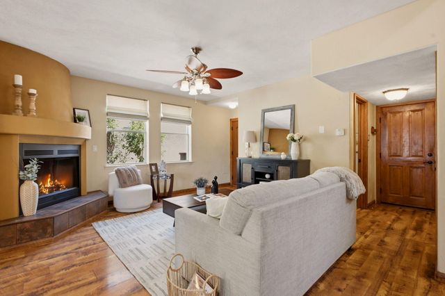 9633 De Vargas Loop NE, Albuquerque, NM 87109