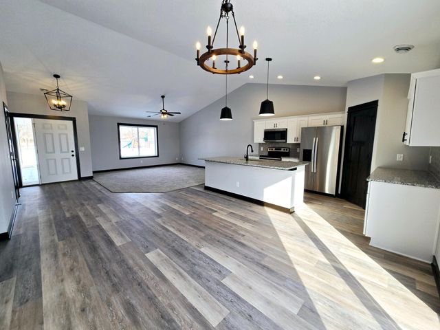 17 Kodiak Court, North Mankato, MN 56003