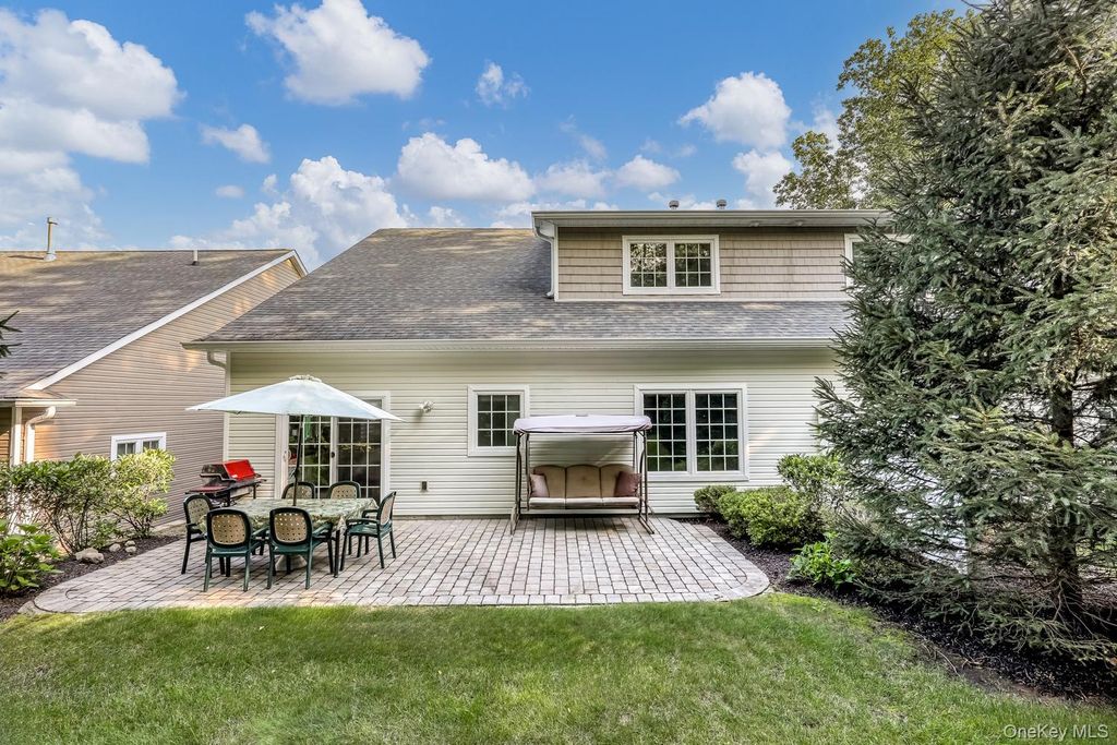 22 Westminster Way, Pomona, NY 10970 — photo 4
