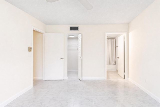 2825 SW 22nd Avenue Apt 107, Delray Beach, FL 33445