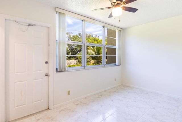 2825 SW 22nd Avenue Apt 107, Delray Beach, FL 33445