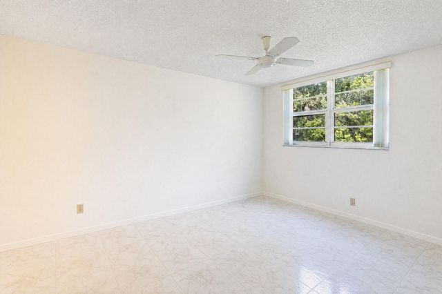 2825 SW 22nd Avenue Apt 107, Delray Beach, FL 33445