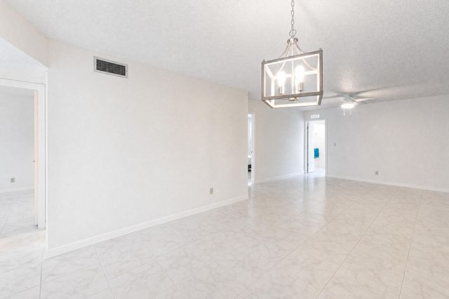 2825 SW 22nd Avenue Apt 107, Delray Beach, FL 33445
