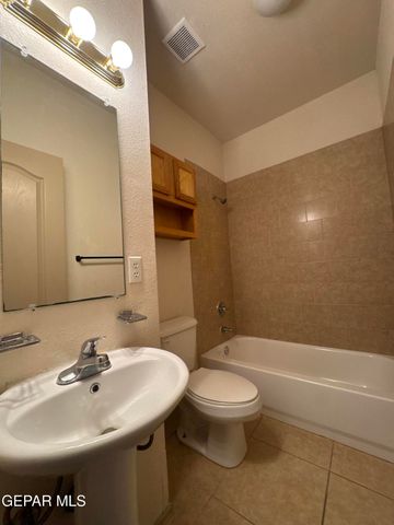 7505 Golden Knight A, El Paso, TX 79904