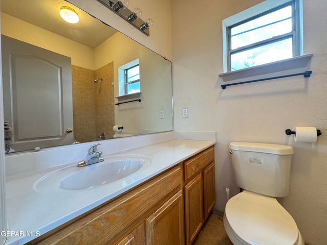 7505 Golden Knight A, El Paso, TX 79904
