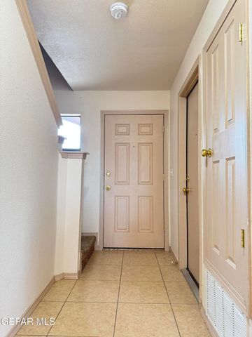 7505 Golden Knight A, El Paso, TX 79904