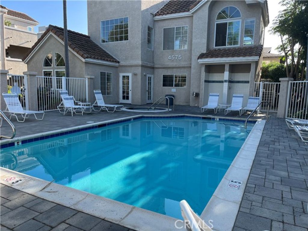 4561 Warner Avenue, Huntington Beach, CA 92649