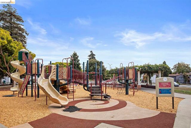 910 Pierce St, Albany, CA 94706