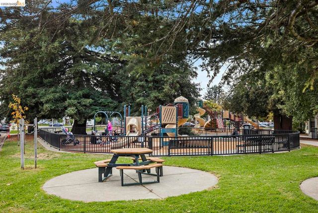 910 Pierce St, Albany, CA 94706