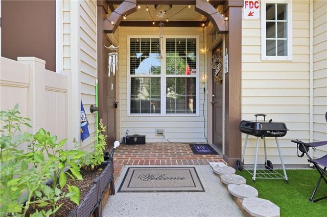 102 Herons CV, Carrollton, VA 23314