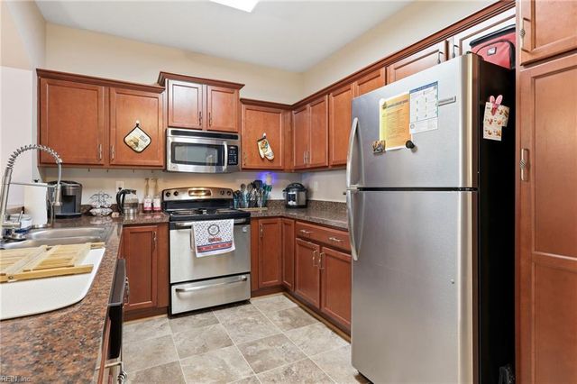 102 Herons CV, Carrollton, VA 23314