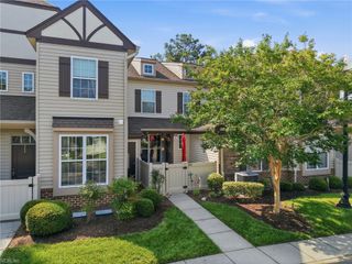 102 Herons CV, Carrollton, VA 23314