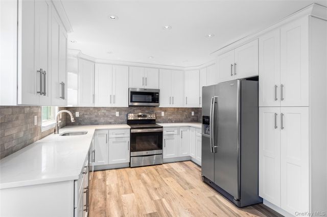 11 Seneca Trail, Ridge, NY 11961