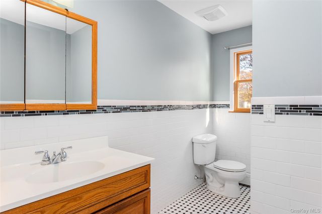 11 Seneca Trail, Ridge, NY 11961