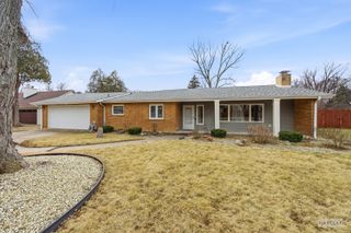 925 Lindenwood Drive, Aurora, IL 60506