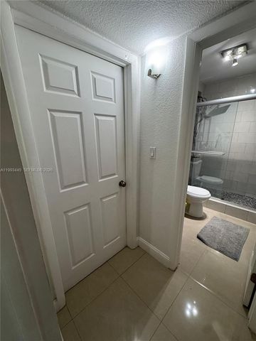 6960 Miami Gardens Dr 2-516, Hialeah, FL 33015