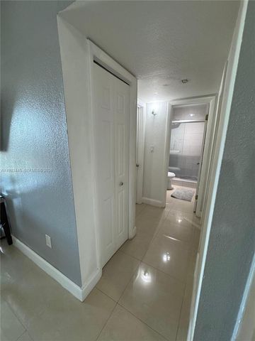 6960 Miami Gardens Dr 2-516, Hialeah, FL 33015