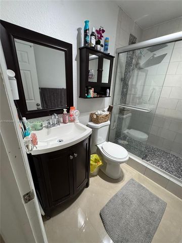 6960 Miami Gardens Dr 2-516, Hialeah, FL 33015