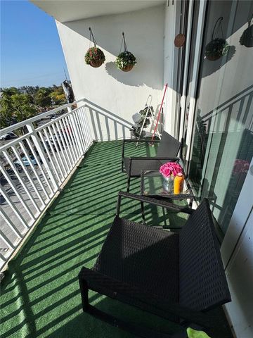 6960 Miami Gardens Dr 2-516, Hialeah, FL 33015