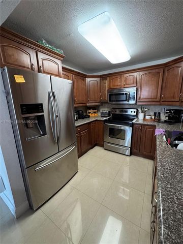 6960 Miami Gardens Dr 2-516, Hialeah, FL 33015