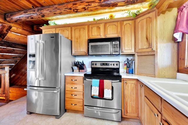 9615 S Rock Rd, Valley Center, KS 67147