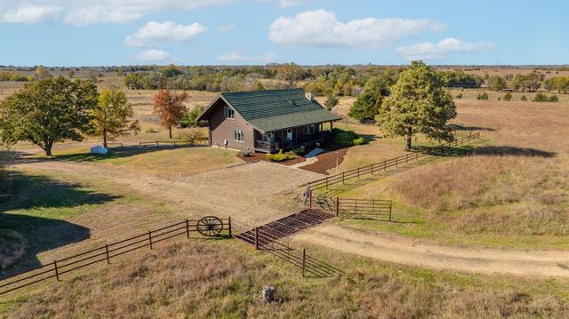 9615 S Rock Rd, Valley Center, KS 67147