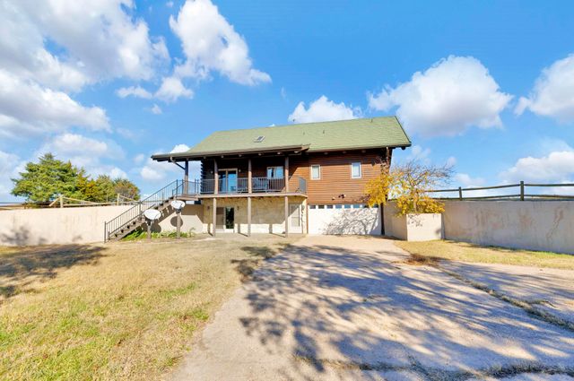 9615 S Rock Rd, Valley Center, KS 67147