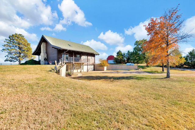 9615 S Rock Rd, Valley Center, KS 67147