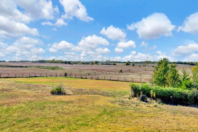 9615 S Rock Rd, Valley Center, KS 67147