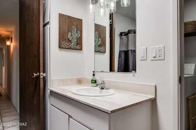 9771 E Sellarole Road, Tucson, AZ 85730