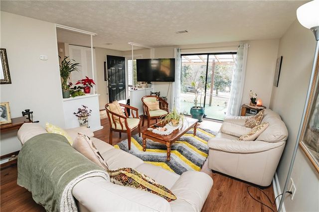 3184 Newcastle Way, Snellville, GA 30039