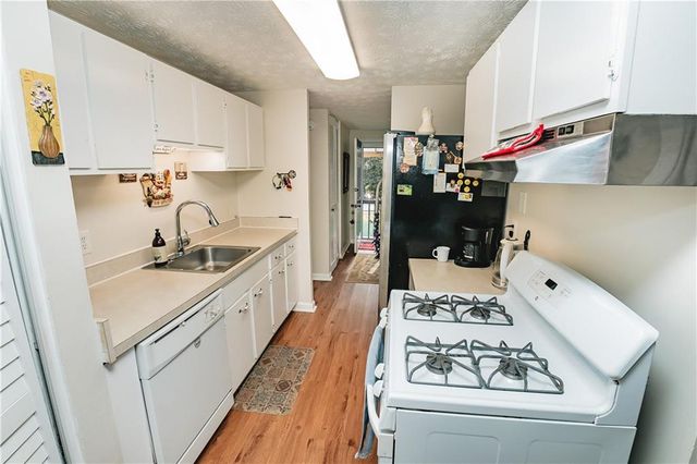 3184 Newcastle Way, Snellville, GA 30039