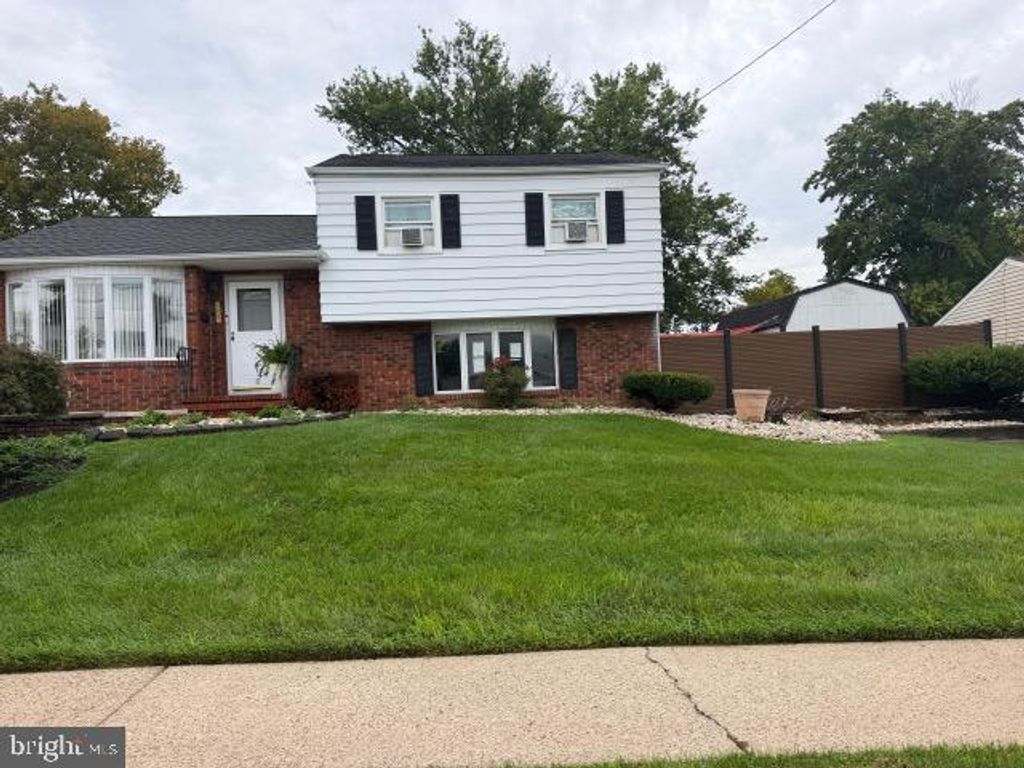 6 MARCIA DR, Hamilton, NJ 08610