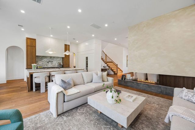 614 Ridge Street, Houston, TX 77009