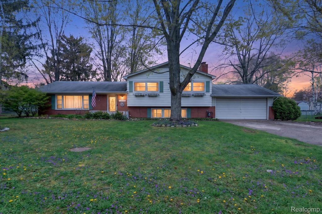 73666 Floral Street, Armada Village, MI 48005