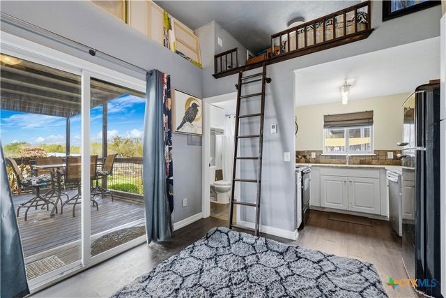 3585 Pittman Road, St Hedwig, TX 78152