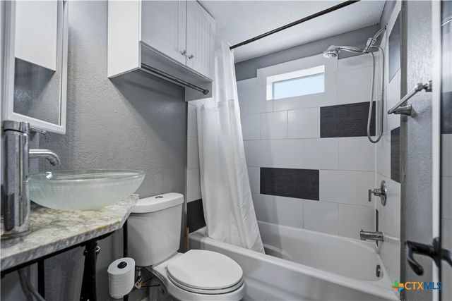 3585 Pittman Road, St Hedwig, TX 78152