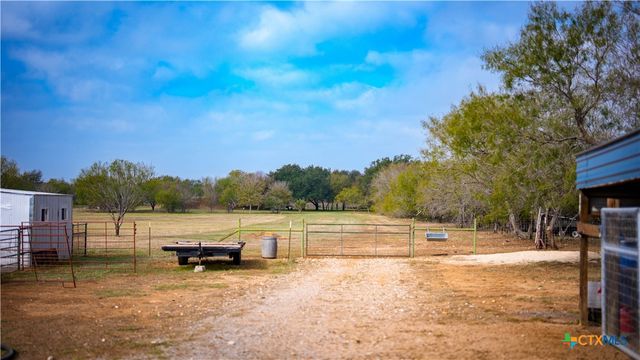 3585 Pittman Road, St Hedwig, TX 78152