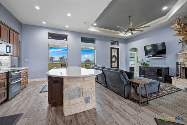 3585 Pittman Road, St Hedwig, TX 78152