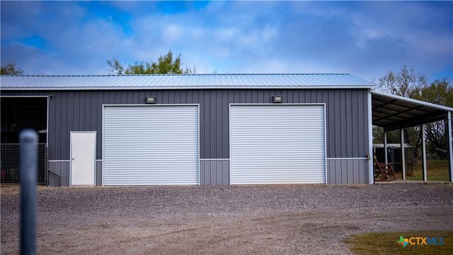 3585 Pittman Road, St Hedwig, TX 78152