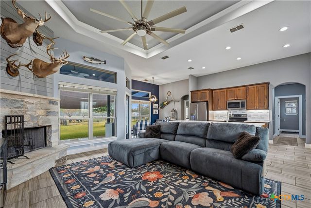 3585 Pittman Road, St Hedwig, TX 78152