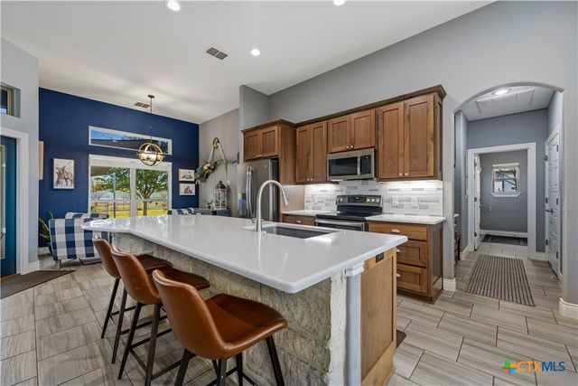 3585 Pittman Road, St Hedwig, TX 78152