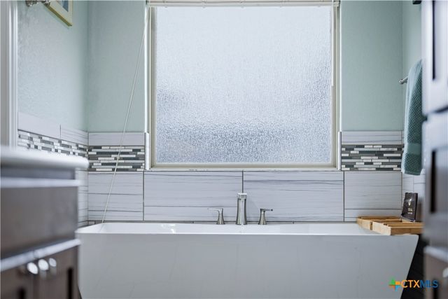 3585 Pittman Road, St Hedwig, TX 78152